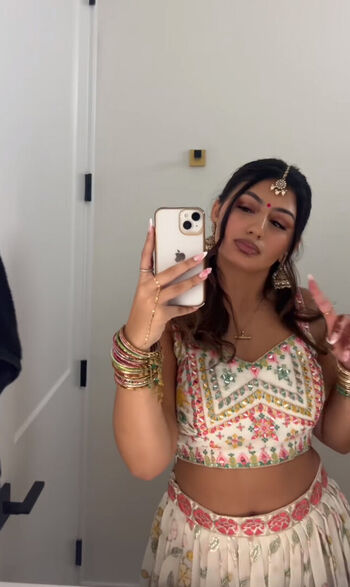 🔥 Avneet kaur page leaked private photo uncensored full
