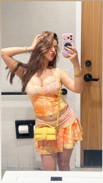 🔥 Avneet kaur page leaked private photo uncensored full