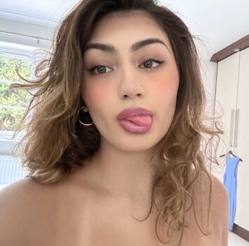 🔥 Avneet kaur leaked private photo uncensored full