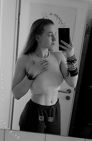 🔥 Einfachnurchristiinaa page leaked private photo uncensored full