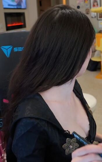 🔥 Emiru  page leaked private photo uncensored full