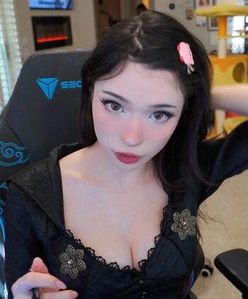 🔥 Emiru  page leaked private photo uncensored full