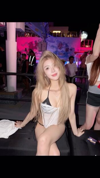 🔥 Imhollysecrets leaked private photo uncensored full