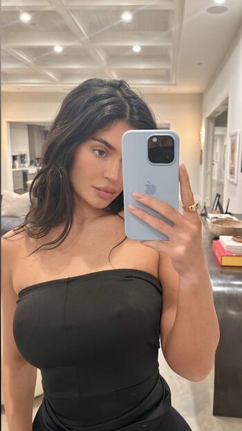🔥 Kylie jenner  page leaked private photo uncensored full