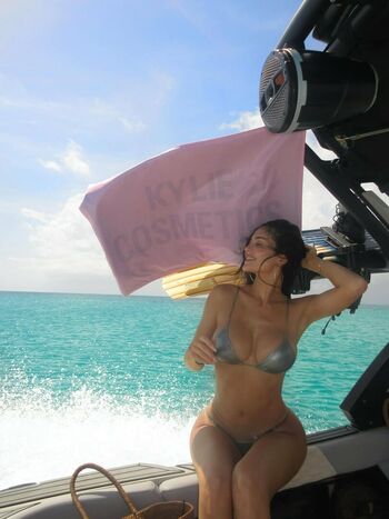 🔥 Kylie jenner  page leaked private photo uncensored full