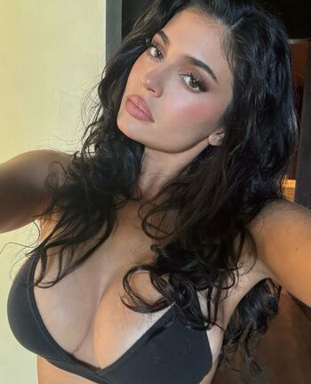 🔥 Kylie jenner  page leaked private photo uncensored full