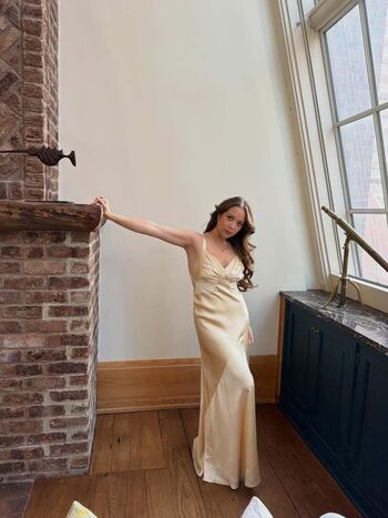 🔥 Laufey lin leaked private photo uncensored full