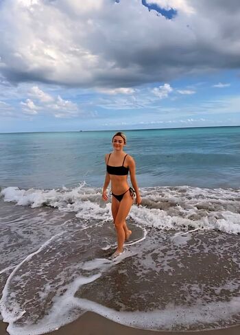 🔥 Livvy dunne  page leaked private photo uncensored full