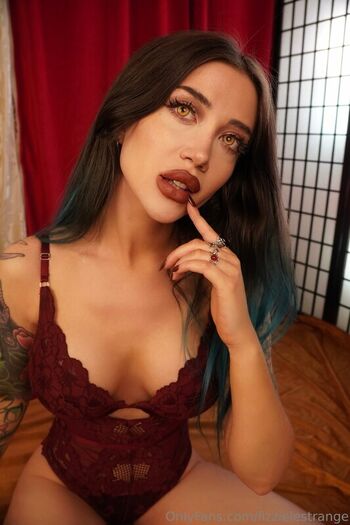 🔥 Lizzielestrange  page leaked private photo uncensored full