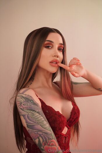 🔥 Lizzielestrange leaked private photo uncensored full