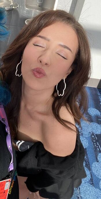 🔥 Pokimane  page leaked private photo uncensored full