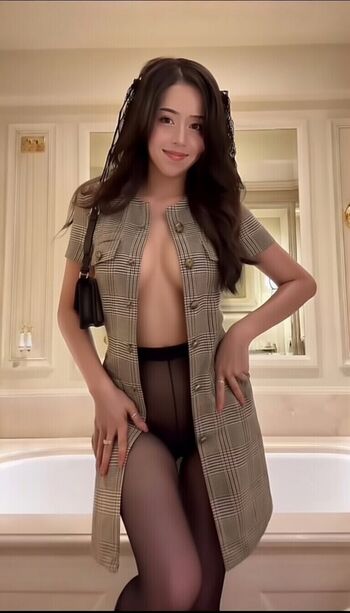 🔥 Pokimane  page leaked private photo uncensored full