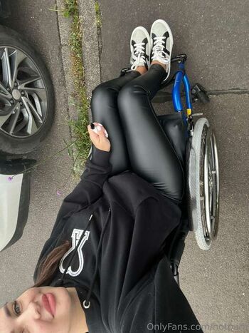 🔥 Pretty wheelchair girl leaked private photo uncensored full