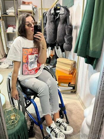 🔥 Pretty wheelchair girl leaked private photo uncensored full