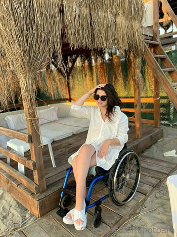 🔥 Pretty wheelchair girl leaked private photo uncensored full