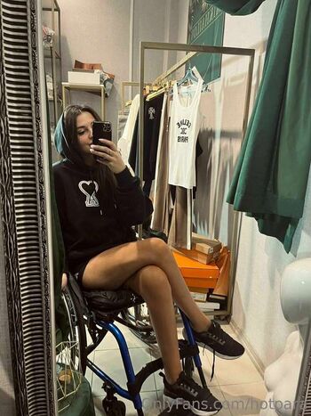 🔥 Pretty wheelchair girl leaked private photo uncensored full