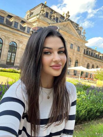 🔥 Pretty wheelchair girl leaked private photo uncensored full