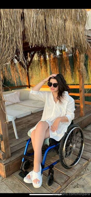 🔥 Pretty wheelchair girl leaked private photo uncensored full