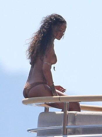 🔥 Rihanna  page leaked private photo uncensored full