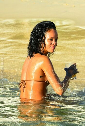 🔥 Rihanna leaked private photo uncensored full