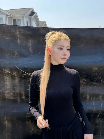 🔥 Sakura miyawaki leaked private photo uncensored full