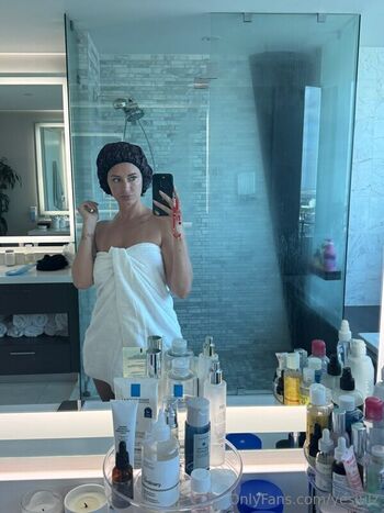 🔥 Yesjulz  page leaked private photo uncensored full