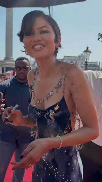 🔥 Zendaya page leaked private photo uncensored full